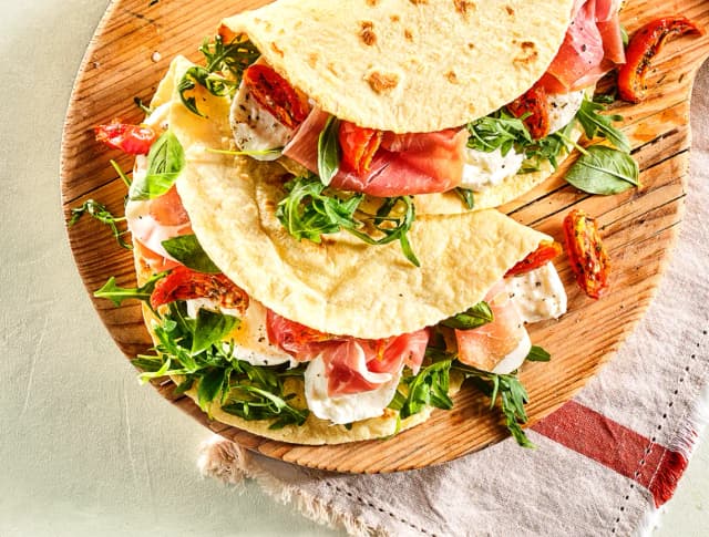 Wraps mit Tomate-Mozzarella-Schinken